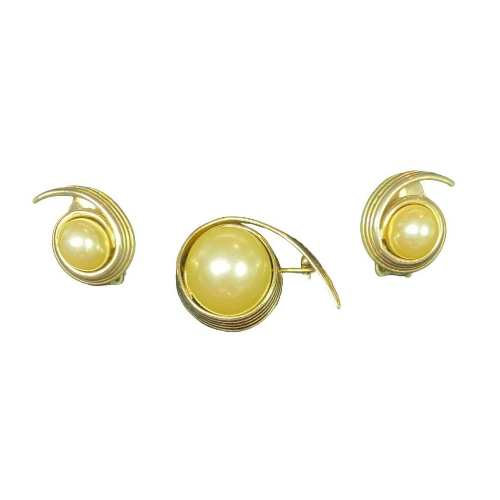 Rare Vintage Signed Bergere Gold Tone And Faux Pearl Brooch And Clip Earring Set 72$